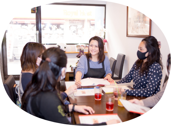 よもぎ蒸し講座を行っている画像